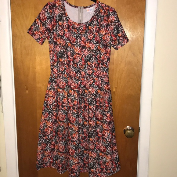 Medium Amelia Lularoe - Picture 1 of 2